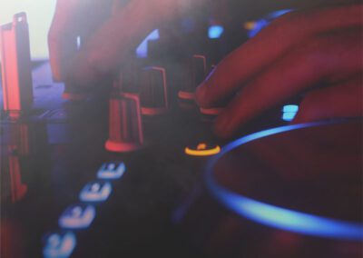 DJ